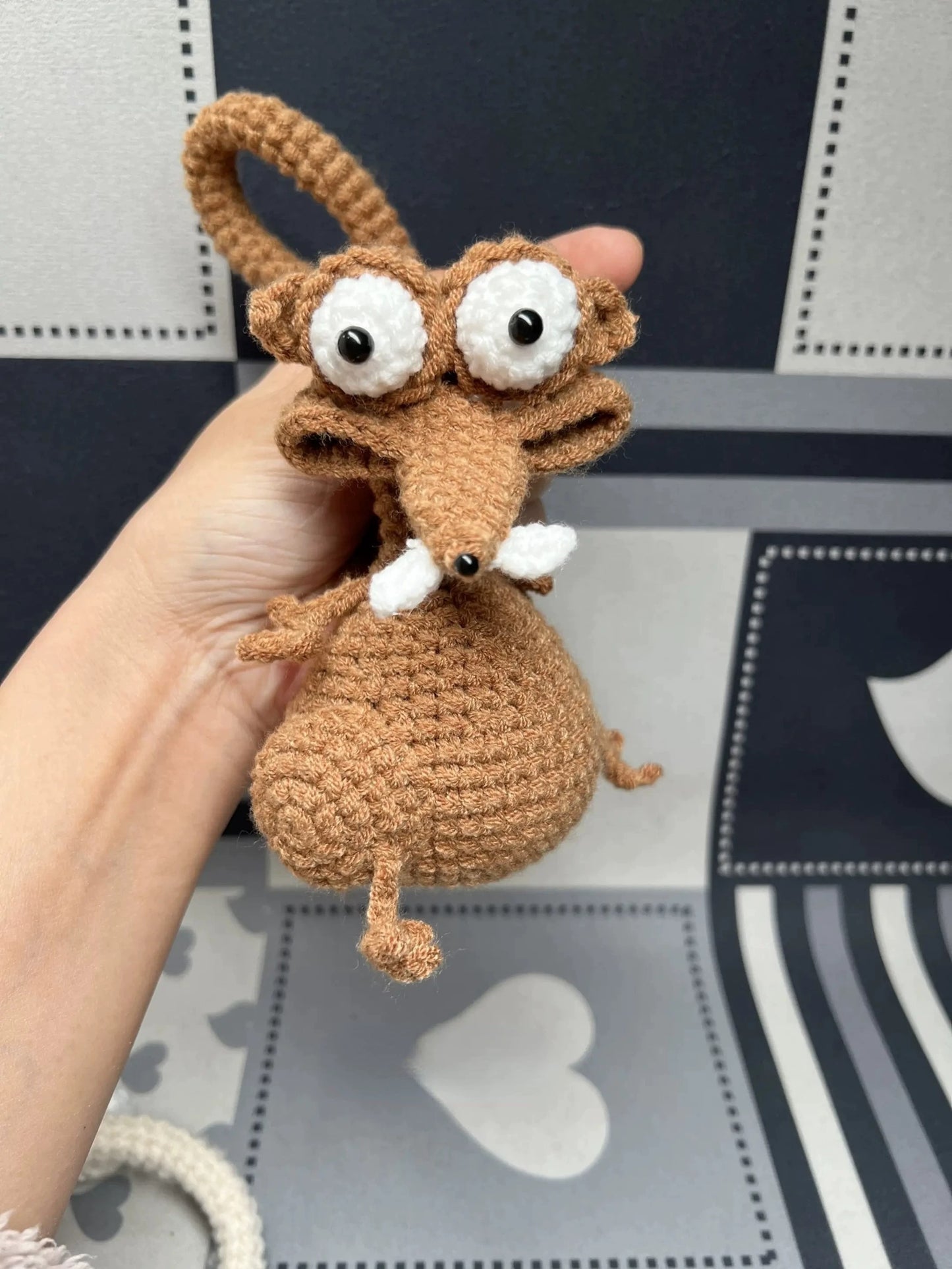 Long-Necked Sloth Squirrel Crochet Kit – Kawaii DIY Yarn Pendant Material Kit Crochet Gift