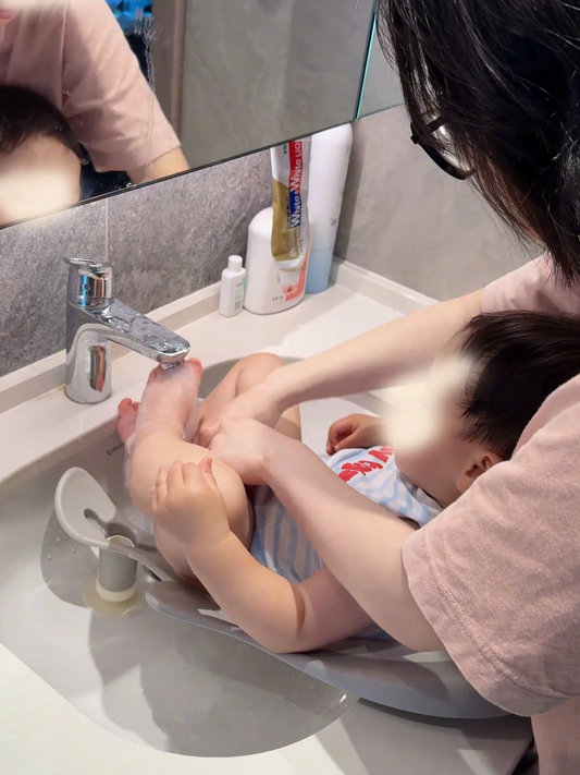 Baby bum washing tool