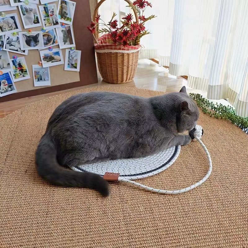 Ball integrated cat scratching mat