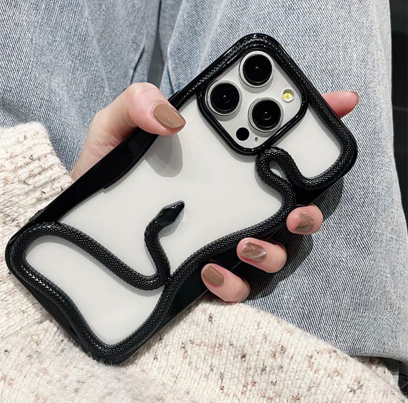 Cute Snake Cutout Case – iPhone 16/15/13/12 Trend Style