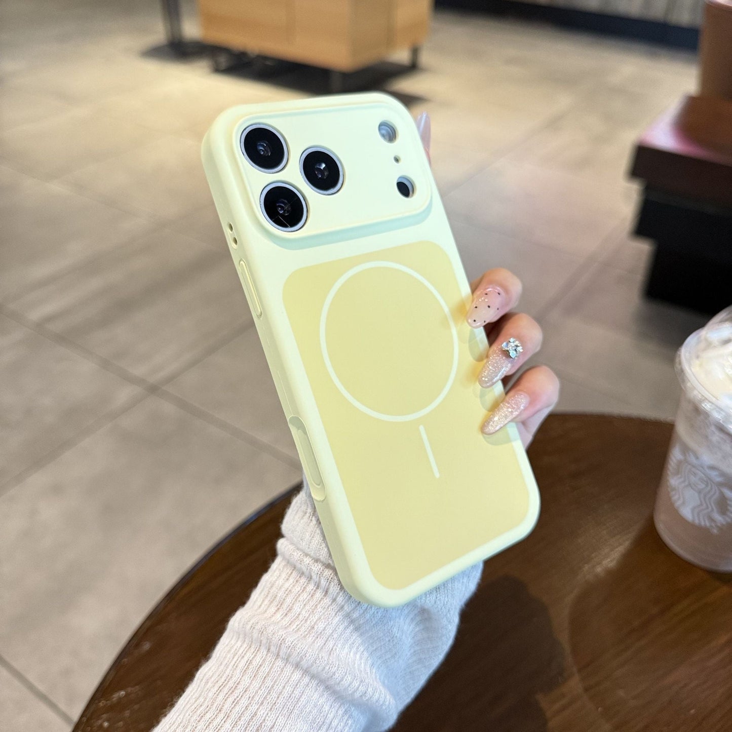 Thin magnetic closure Case For IPhone