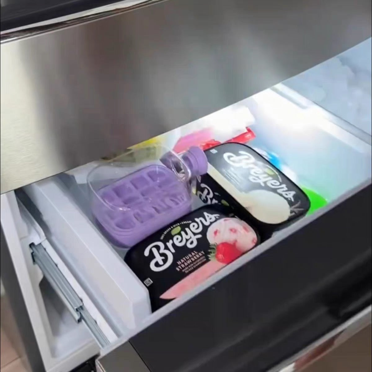 Icecube maker 2 in water bottle
