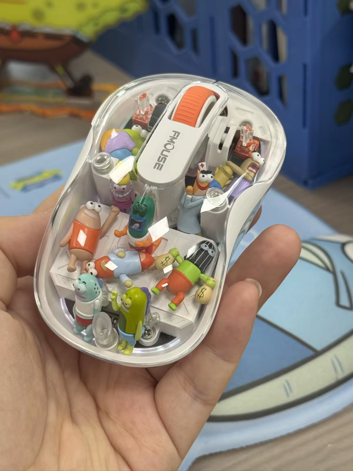 Clear SpongeBob Wireless Mouse with Mini Cartoon Toys