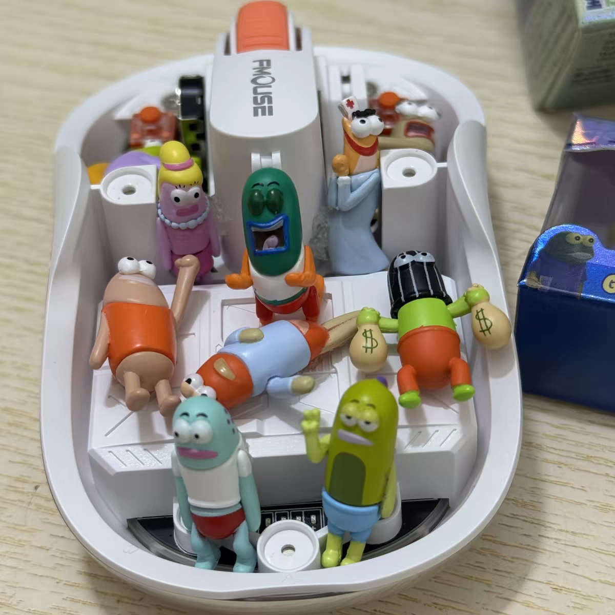 Transparent Wireless Mouse with Cute Figurine Design SpongeBob Fav